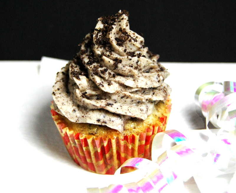 Cookies and Cream Oreo Cupcakes